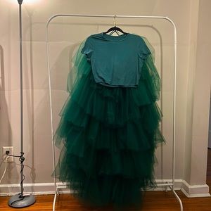 The most GORGEOUS high-low tulle skirt in forest green from Fashion Bomb Daily!